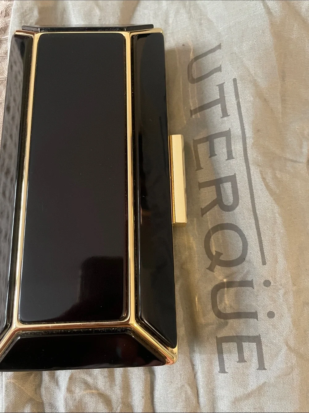 Uterque polished black